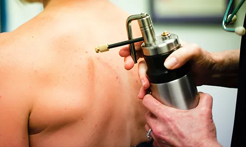 Cryotherapy-AustinClinic2018-1223-scaled patient receiving cryotherapy